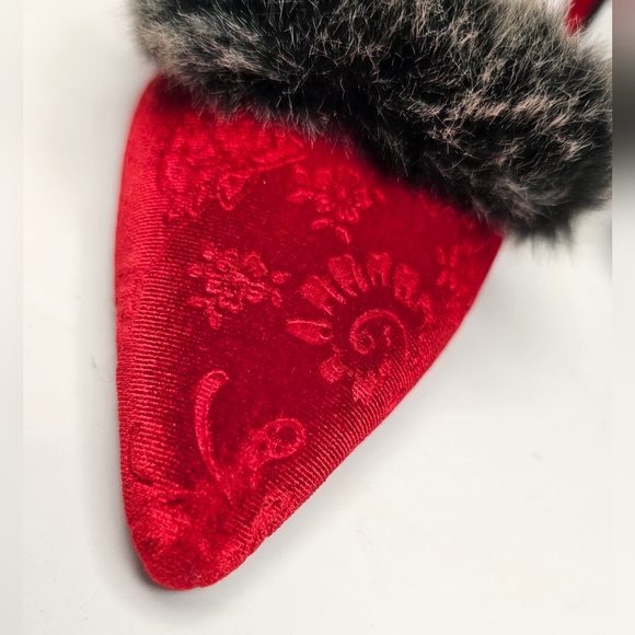 Coquette red velvet heels with gray faux fur - Picture 7 of 11